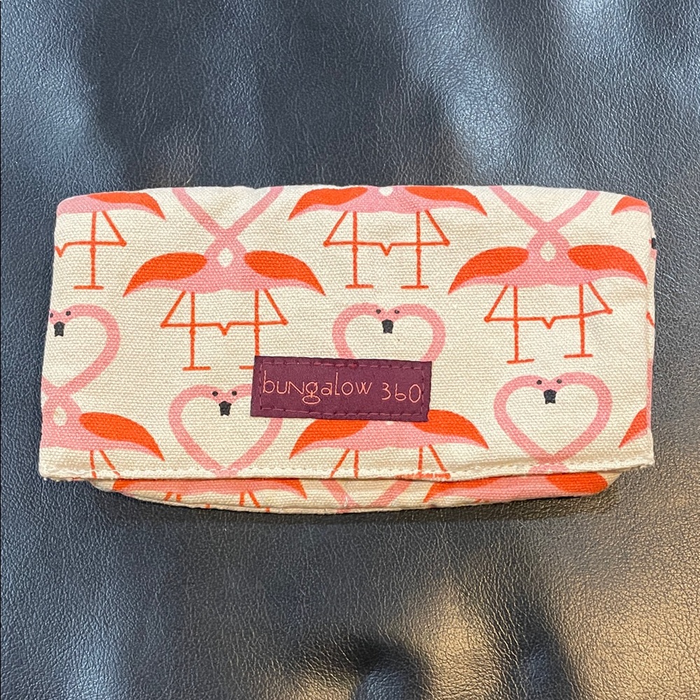 Bungalow 360 Cream and Pink Kissing  Flamingo Canvas Wallet New